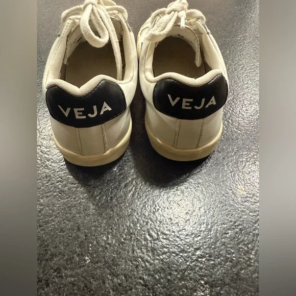 Veja Women’s Size 7 EU 38 Lace Up Low Top Casual Shoes Leather - Picture 5 of 9